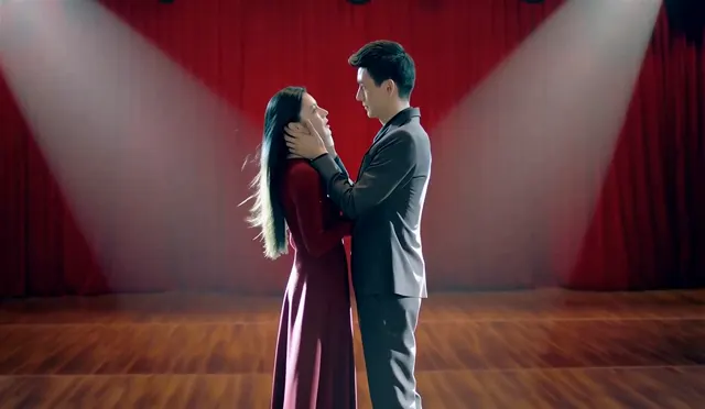 Lovers’ dialogue: this moment feels like a dream